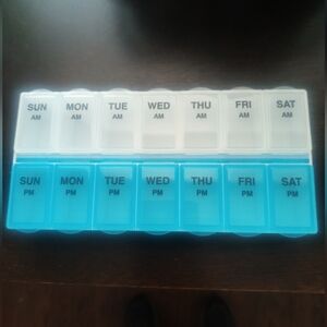 NIB Dual-Tone Weekly Pill Organizer